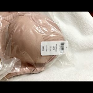 NWT Soma vanishing back wireless bra